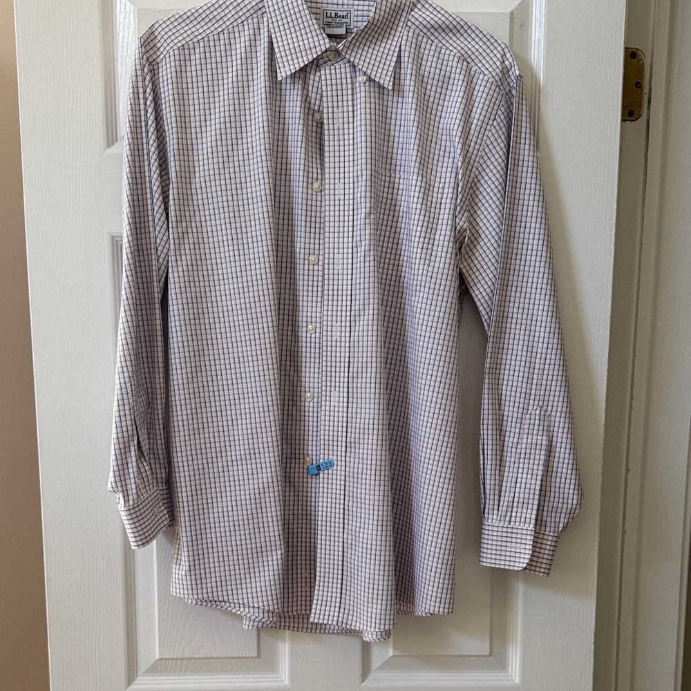 LL Bean Men's casual white cotton Checkered Button Down Shirt with pocket. EUC